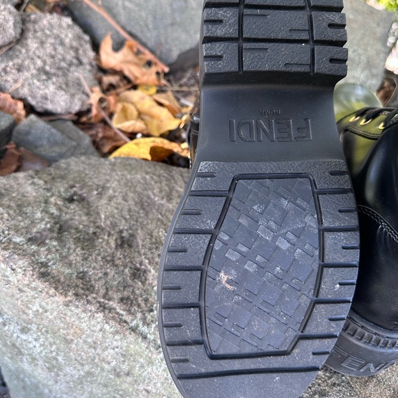 Fendi
Fendigraphy Logo-Cuff Biker Booties sz 38.5 - Picture 9 of 13